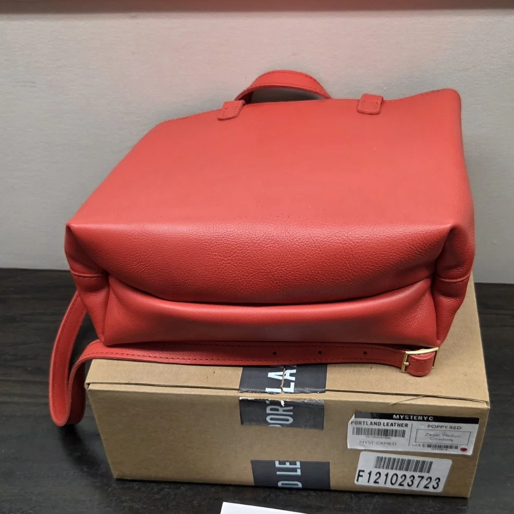 Portland Leather Red Crossbody Bag - Picture 3 of 3